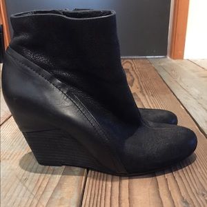Vince Camuto black leather wedge bootie size 8